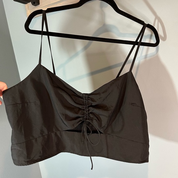 Abercrombie & Fitch Cinched Crop Top with Cut-out in Black - Picture 3 of 6